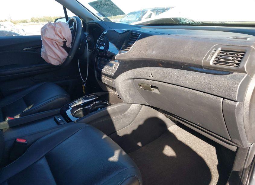 Photo 5 of 2021 Honda Pilot 2WD TOURING 8 PASSENGER (VIN 5FNYF5H95MB014159)