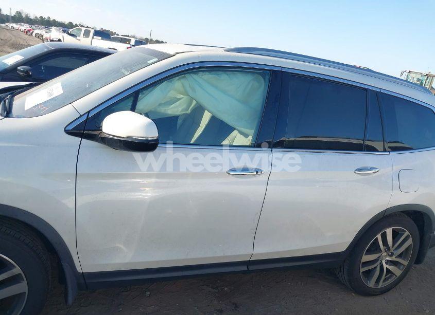 Photo 14 of 2016 Honda Pilot TOURING (VIN 5FNYF5H96GB036210)