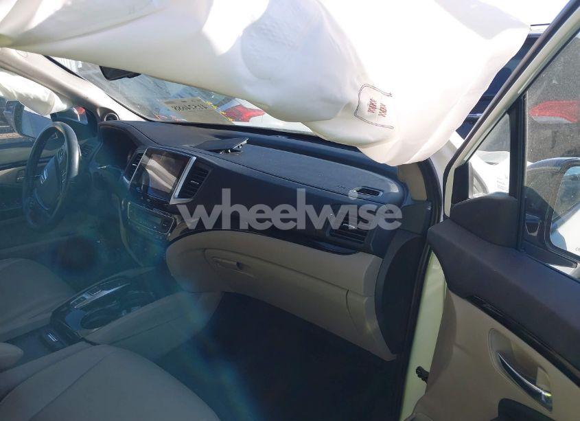 Photo 5 of 2016 Honda Pilot TOURING (VIN 5FNYF5H96GB036210)