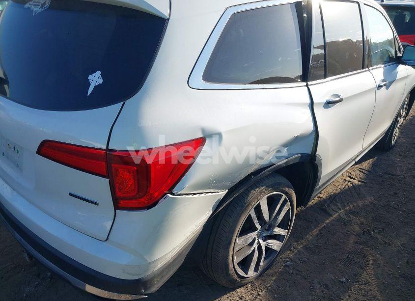 Photo 6 of 2016 Honda Pilot TOURING (VIN 5FNYF5H96GB036210)