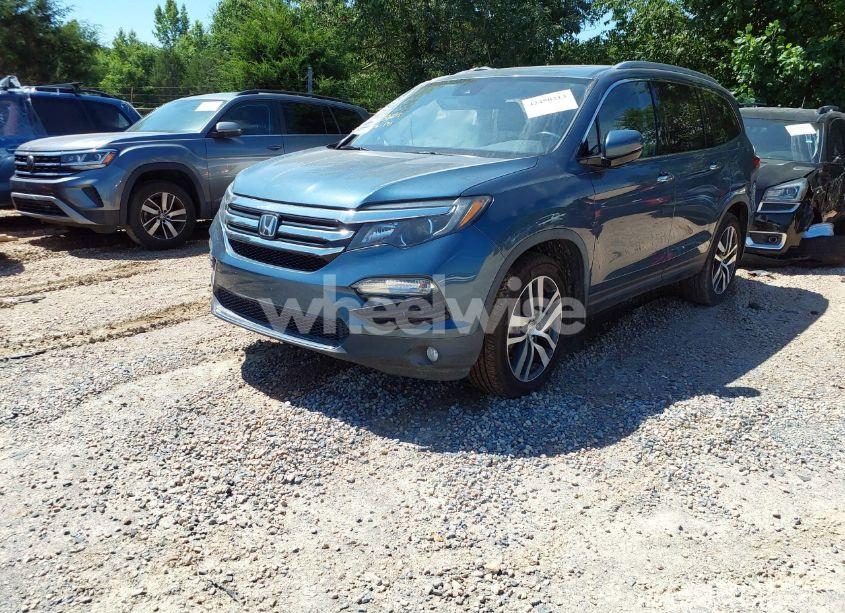 Photo 2 of 2017 Honda Pilot TOURING (VIN 5FNYF5H96HB032210)