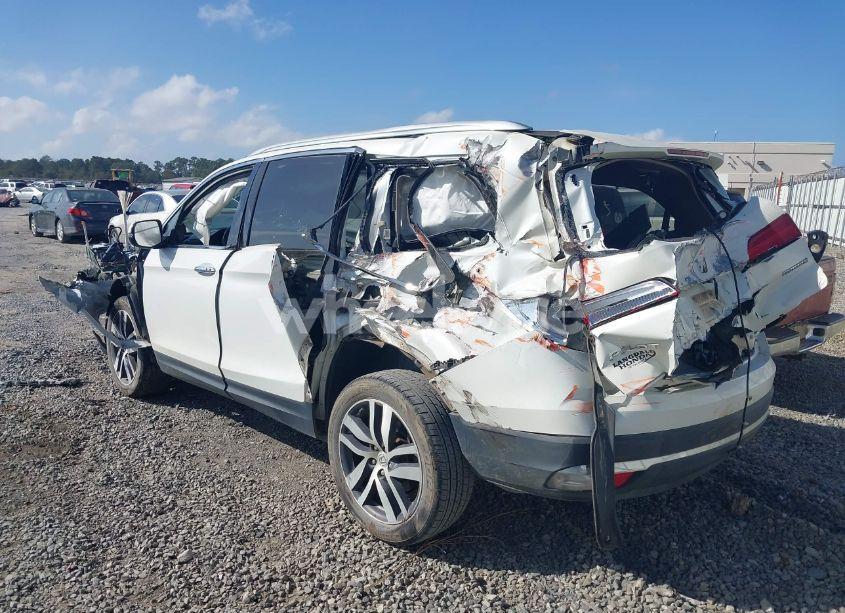 Photo 3 of 2018 Honda Pilot TOURING (VIN 5FNYF5H96JB000878)