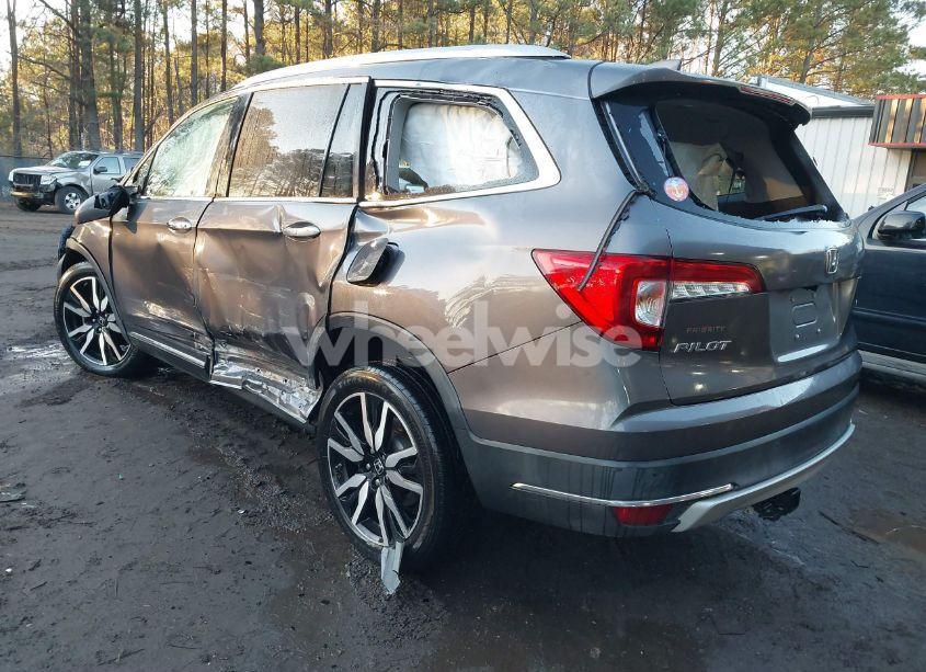 Photo 3 of 2019 Honda Pilot (VIN 5FNYF5H96KB016936)