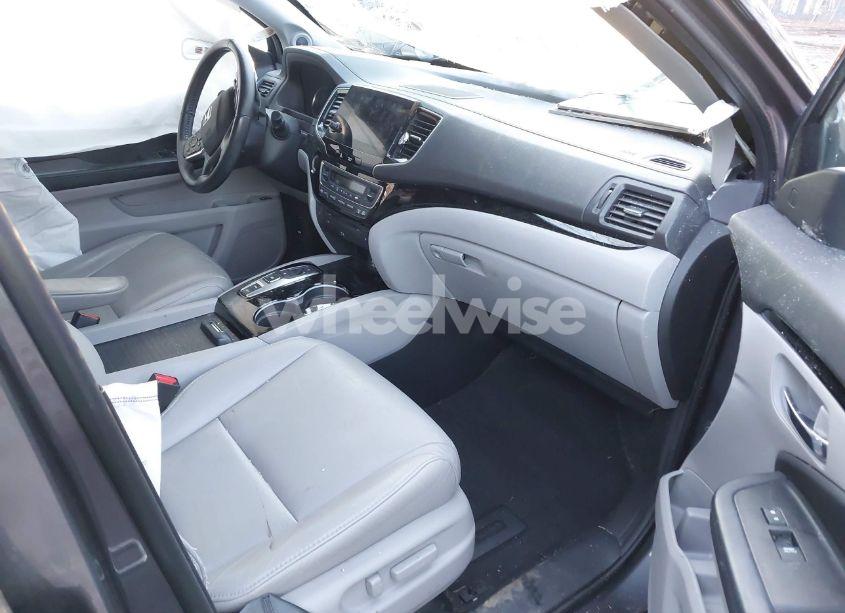 Photo 5 of 2019 Honda Pilot (VIN 5FNYF5H96KB016936)