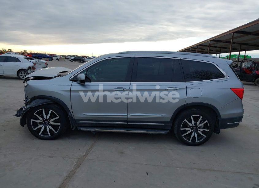 Photo 15 of 2021 Honda Pilot 2WD TOURING 8 PASSENGER (VIN 5FNYF5H96MB020794)