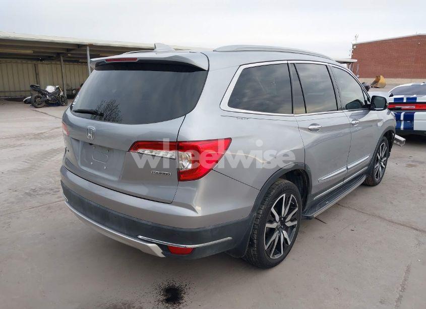 Photo 4 of 2021 Honda Pilot 2WD TOURING 8 PASSENGER (VIN 5FNYF5H96MB020794)