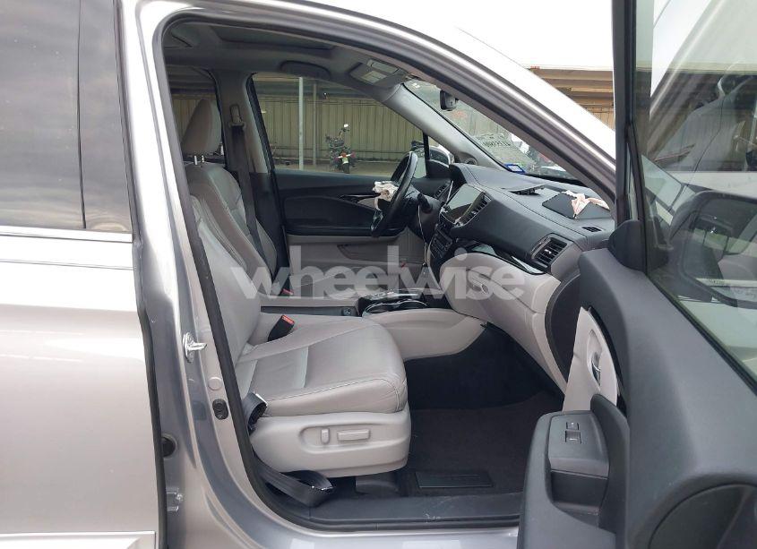 Photo 5 of 2021 Honda Pilot 2WD TOURING 8 PASSENGER (VIN 5FNYF5H96MB020794)