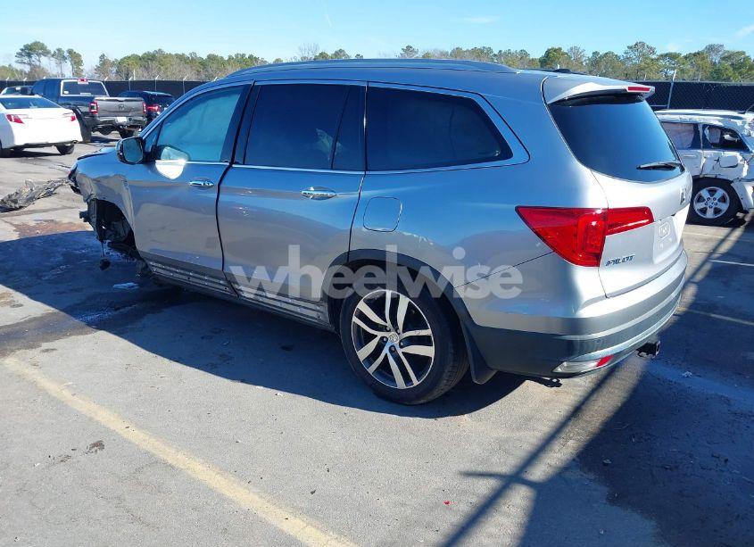 Photo 3 of 2016 Honda Pilot TOURING (VIN 5FNYF5H97GB026379)