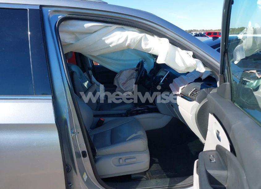 Photo 5 of 2016 Honda Pilot TOURING (VIN 5FNYF5H97GB026379)