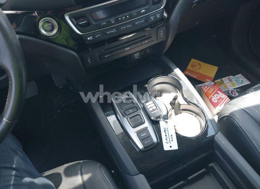 Photo 11 of 2016 Honda Pilot TOURING (VIN 5FNYF5H97GB055929)