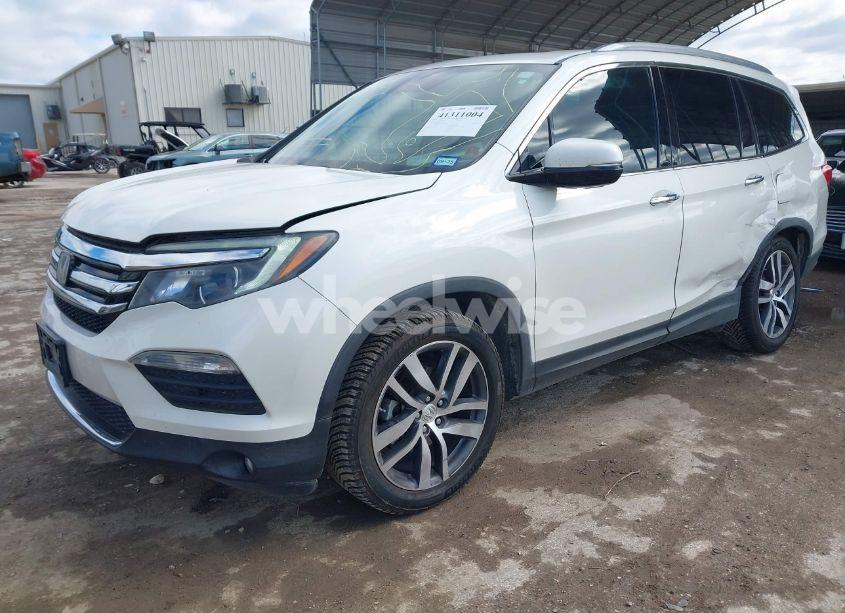 Photo 2 of 2017 Honda Pilot (VIN 5FNYF5H98HB029647)