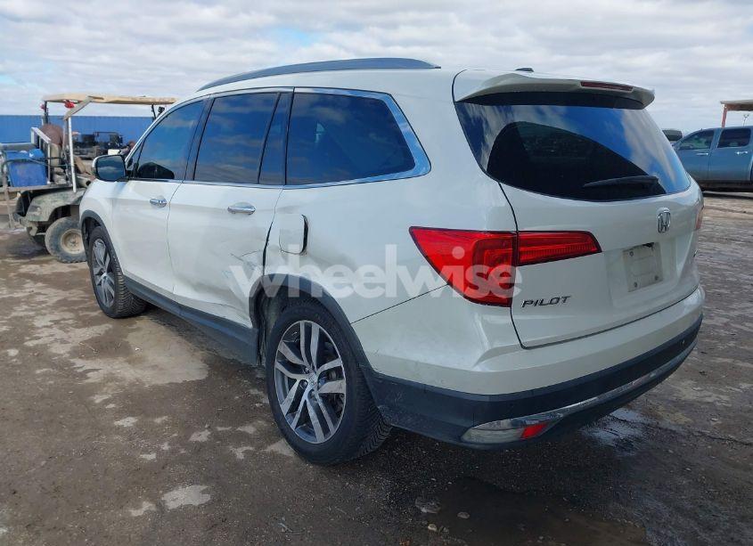 Photo 3 of 2017 Honda Pilot (VIN 5FNYF5H98HB029647)