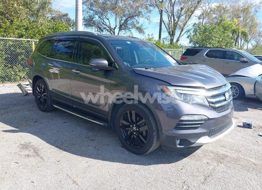 2017 Honda Pilot TOURING (VIN 5FNYF5H98HB029812) main photo