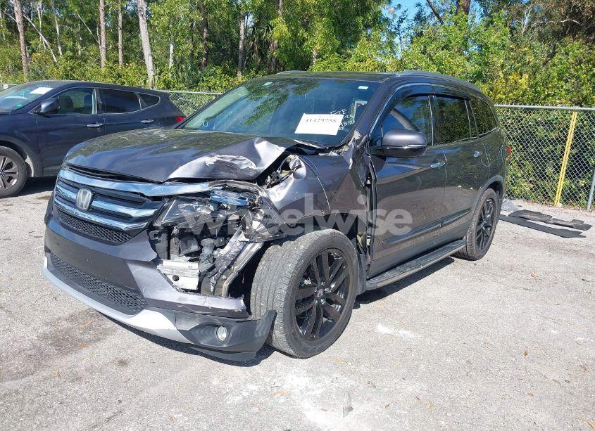 Photo 2 of 2017 Honda Pilot TOURING (VIN 5FNYF5H98HB029812)