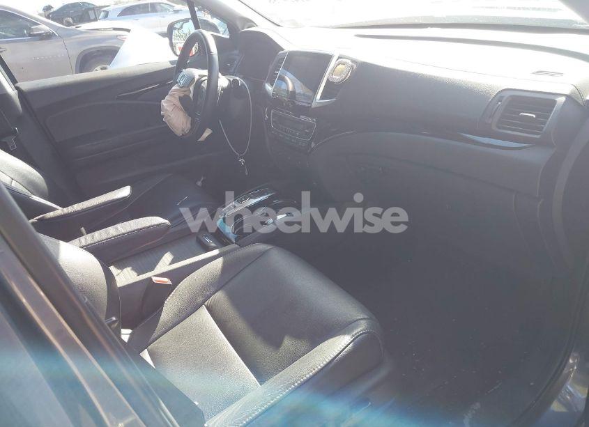 Photo 5 of 2017 Honda Pilot TOURING (VIN 5FNYF5H98HB029812)