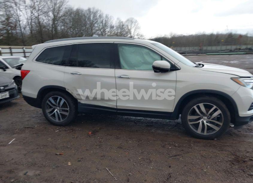Photo 13 of 2016 Honda Pilot TOURING (VIN 5FNYF5H99GB013343)