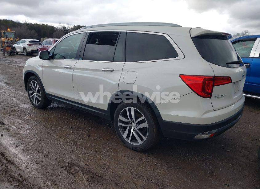 Photo 3 of 2016 Honda Pilot TOURING (VIN 5FNYF5H99GB013343)