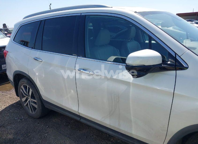 Photo 14 of 2016 Honda Pilot TOURING (VIN 5FNYF5H99GB014167)