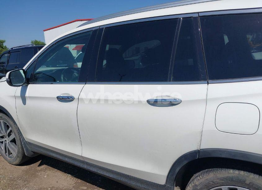 Photo 15 of 2016 Honda Pilot TOURING (VIN 5FNYF5H99GB014167)