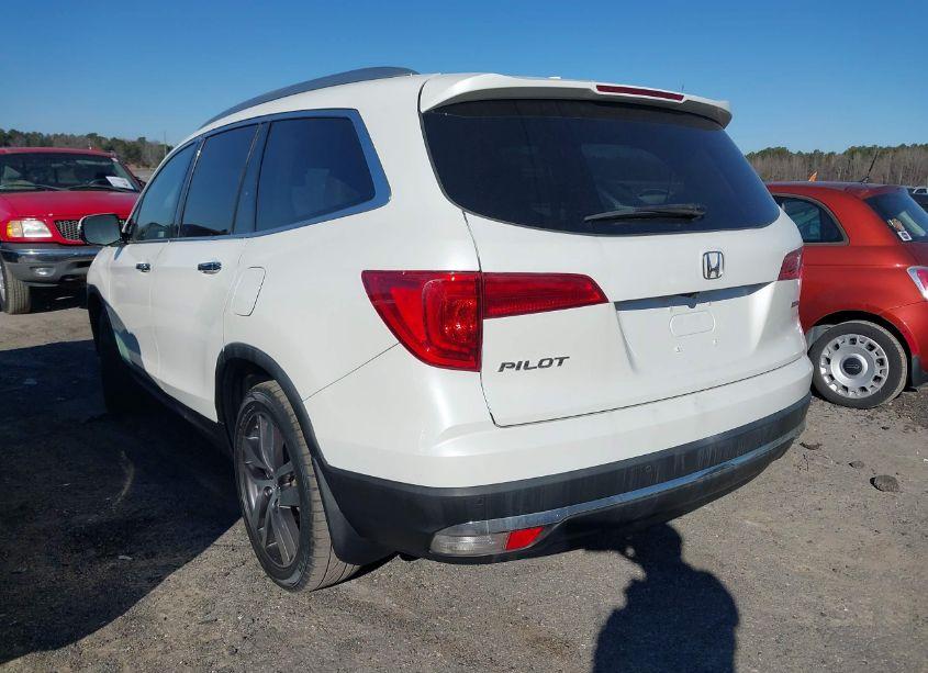 Photo 3 of 2016 Honda Pilot TOURING (VIN 5FNYF5H99GB016114)