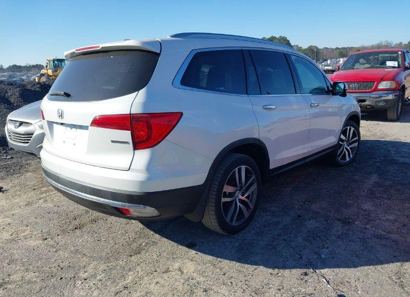 Photo 4 of 2016 Honda Pilot TOURING (VIN 5FNYF5H99GB016114)