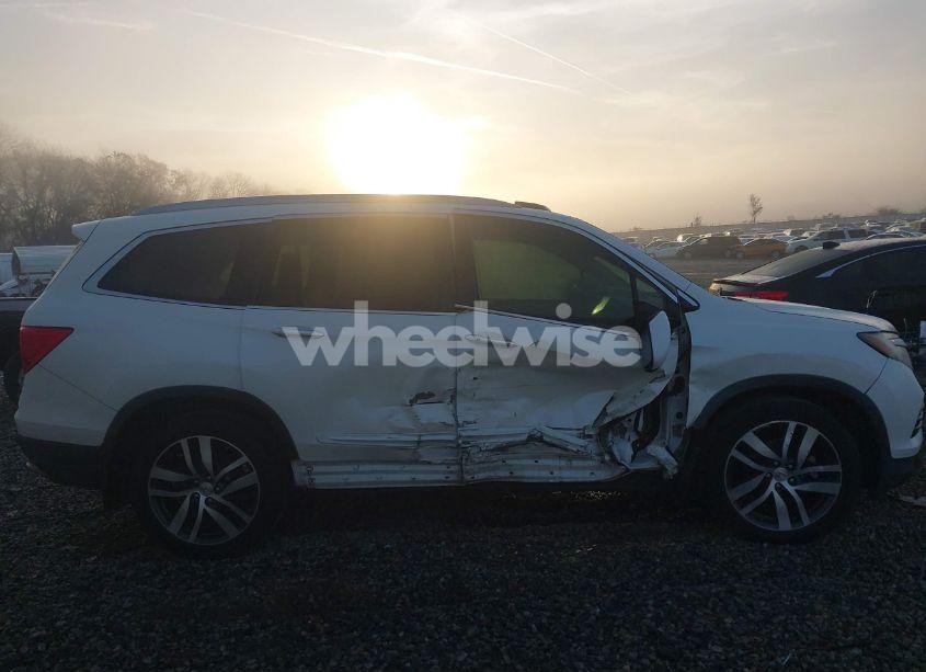 Photo 13 of 2016 Honda Pilot TOURING (VIN 5FNYF5H99GB019725)