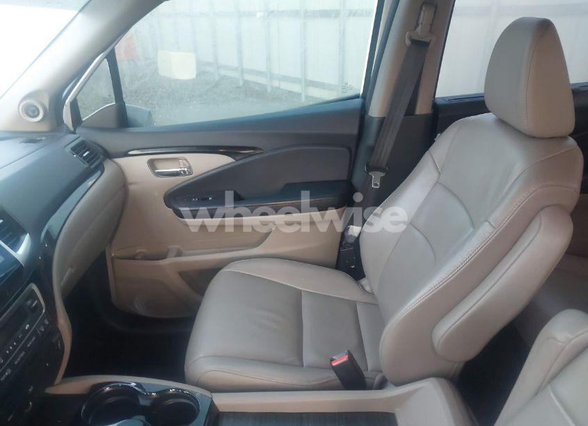 Photo 5 of 2016 Honda Pilot TOURING (VIN 5FNYF5H99GB019725)