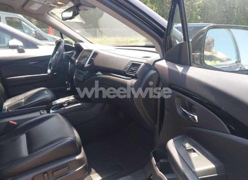 Photo 5 of 2016 Honda Pilot TOURING (VIN 5FNYF5H99GB026352)