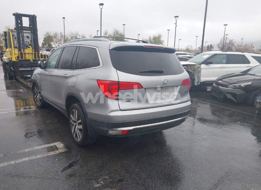 Photo 3 of 2016 Honda Pilot TOURING (VIN 5FNYF5H99GB031082)
