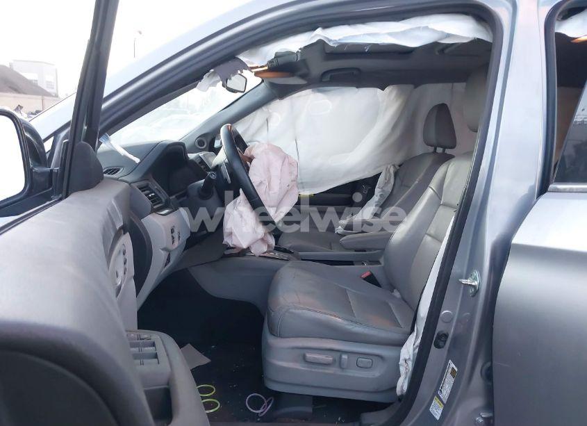 Photo 5 of 2016 Honda Pilot TOURING (VIN 5FNYF5H99GB031082)