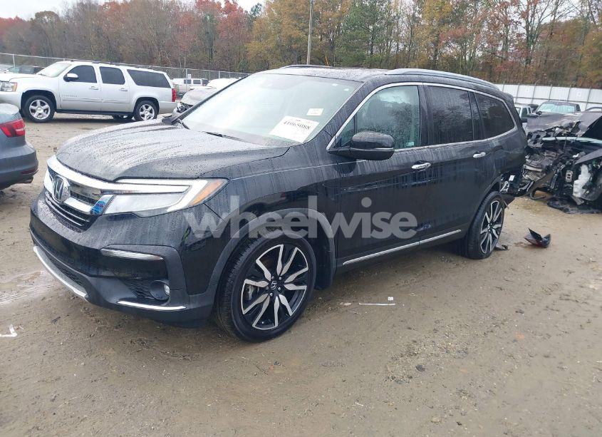 Photo 2 of 2019 Honda Pilot TOURING (VIN 5FNYF5H99KB030801)
