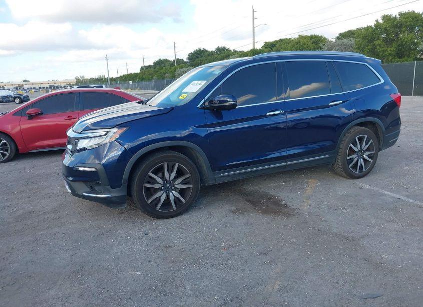 Photo 2 of 2019 Honda Pilot TOURING (VIN 5FNYF5H99KB043645)