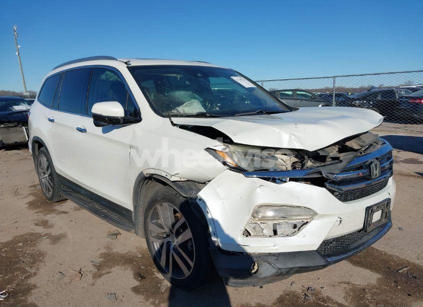2016 Honda Pilot TOURING (VIN 5FNYF5H9XGB008569) main photo