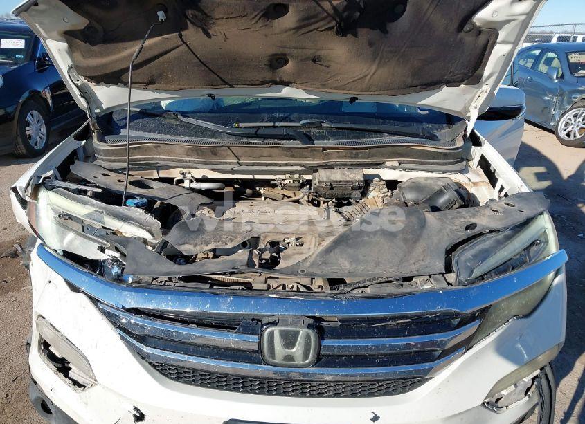 Photo 10 of 2016 Honda Pilot TOURING (VIN 5FNYF5H9XGB008569)