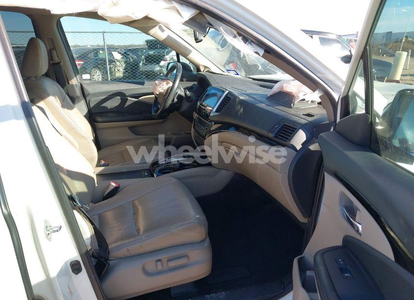 Photo 5 of 2016 Honda Pilot TOURING (VIN 5FNYF5H9XGB008569)