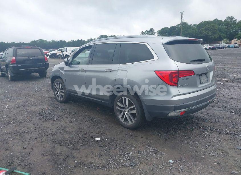 Photo 3 of 2017 Honda Pilot TOURING (VIN 5FNYF5H9XHB042545)