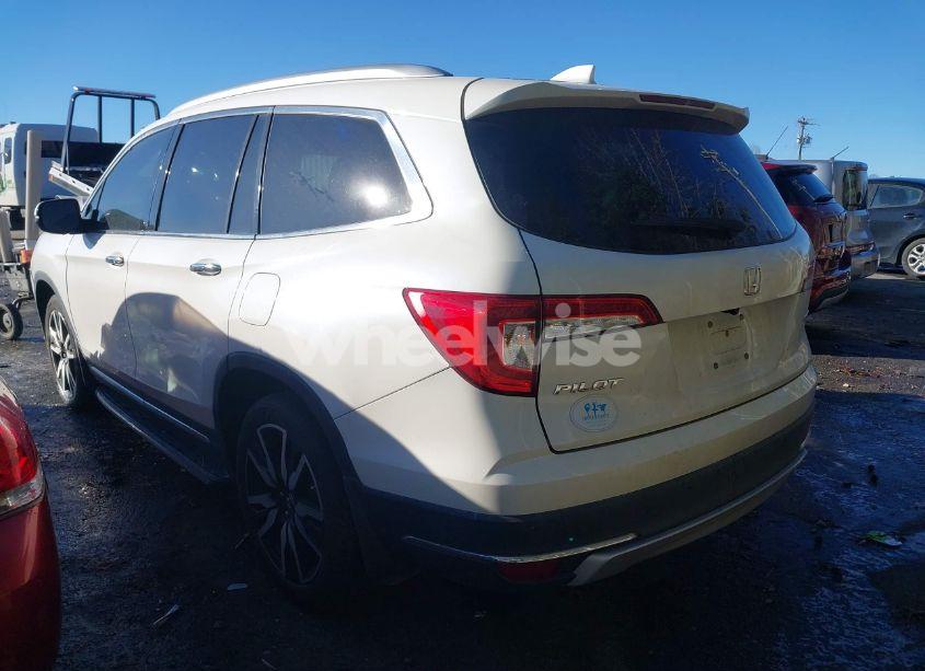 Photo 3 of 2019 Honda Pilot TOURING (VIN 5FNYF5H9XKB030645)