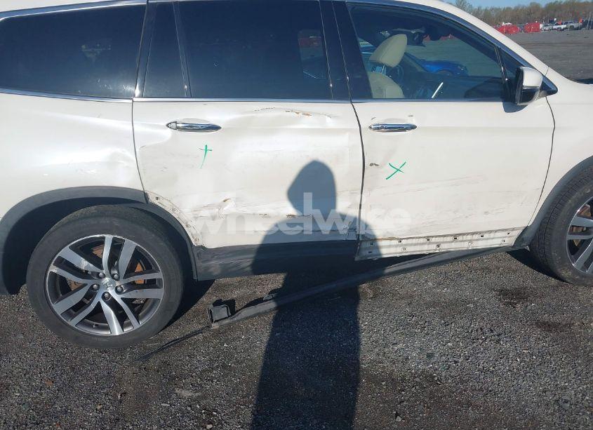 Photo 6 of 2017 Honda Pilot ELITE (VIN 5FNYF6H00HB032386)