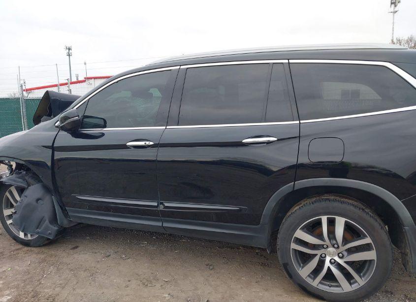 Photo 15 of 2017 Honda Pilot ELITE (VIN 5FNYF6H01HB015094)