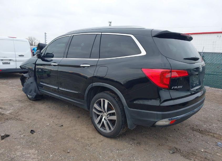 Photo 3 of 2017 Honda Pilot ELITE (VIN 5FNYF6H01HB015094)