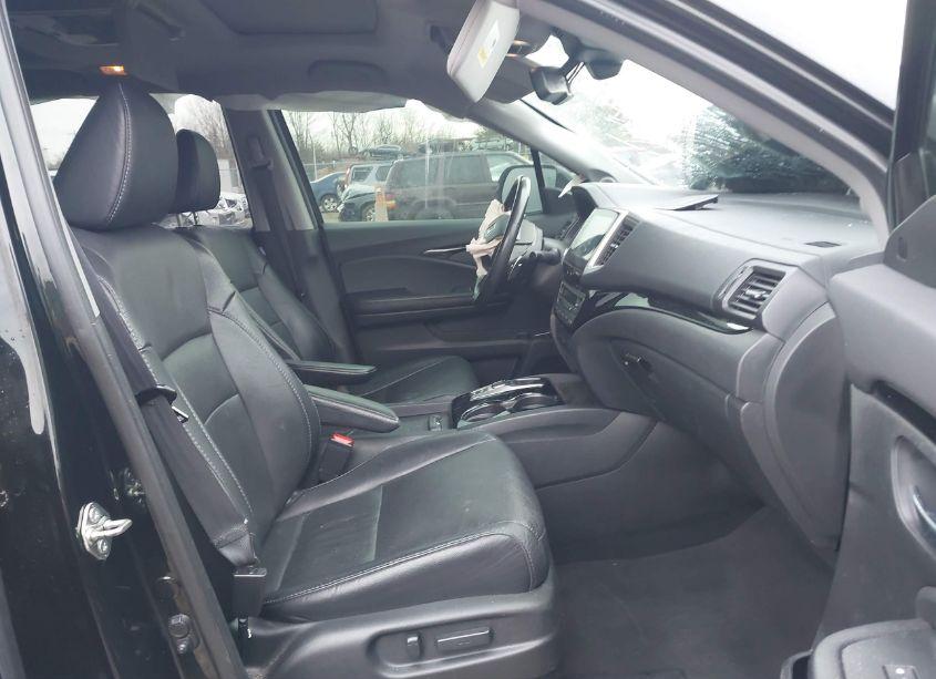 Photo 5 of 2017 Honda Pilot ELITE (VIN 5FNYF6H01HB015094)