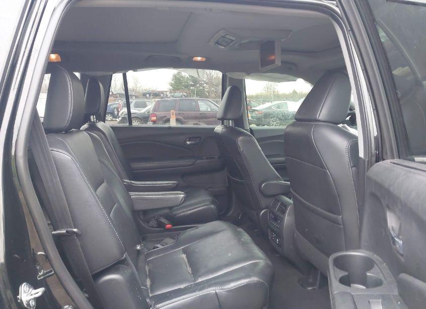 Photo 8 of 2017 Honda Pilot ELITE (VIN 5FNYF6H01HB015094)
