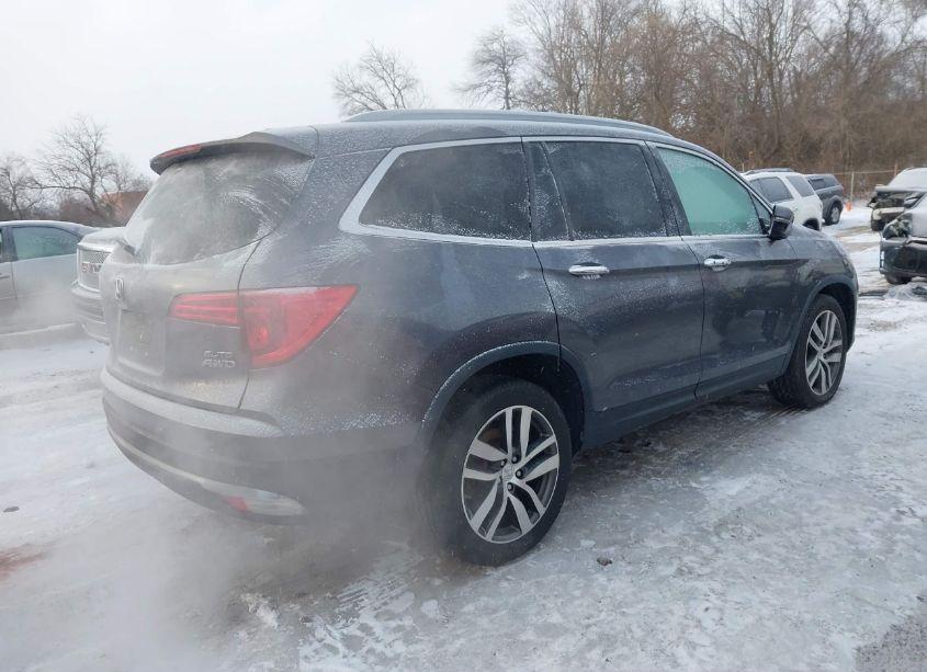 Photo 4 of 2017 Honda Pilot ELITE (VIN 5FNYF6H01HB015788)