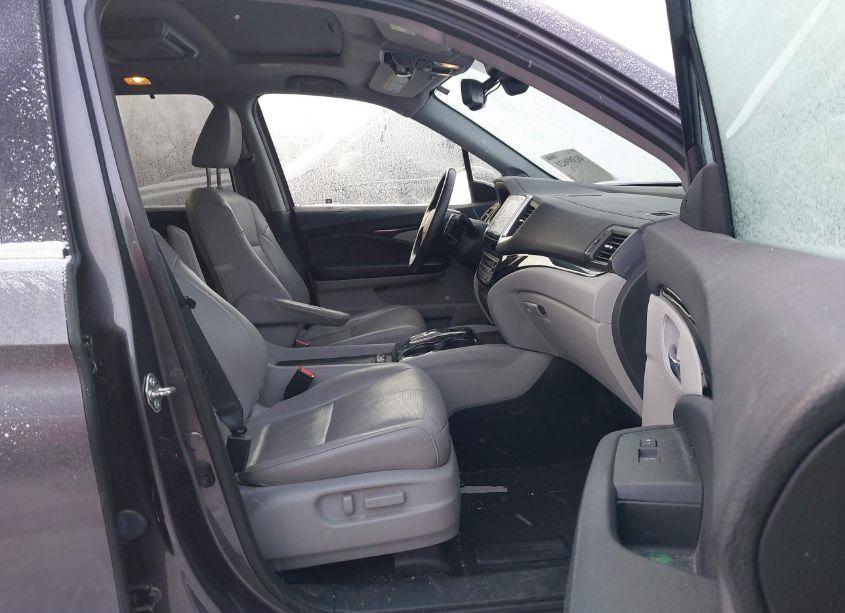 Photo 5 of 2017 Honda Pilot ELITE (VIN 5FNYF6H01HB015788)