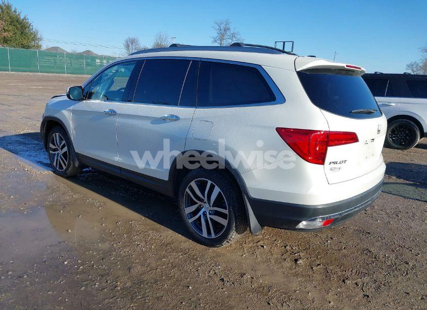 Photo 3 of 2018 Honda Pilot ELITE (VIN 5FNYF6H01JB001590)