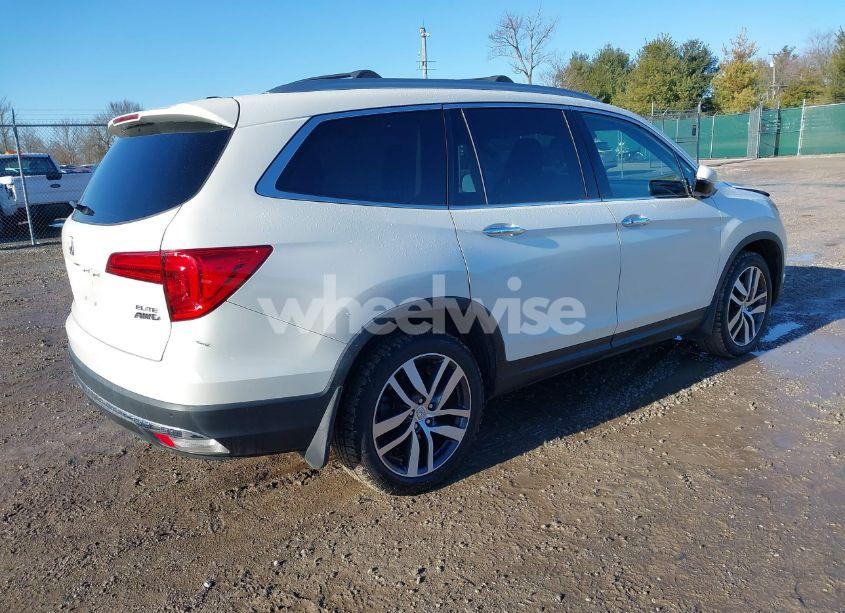 Photo 4 of 2018 Honda Pilot ELITE (VIN 5FNYF6H01JB001590)