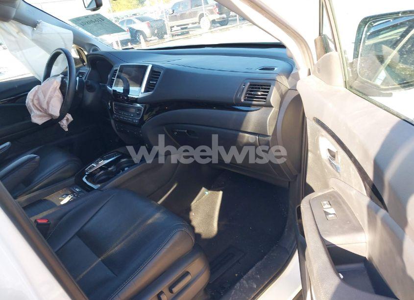 Photo 5 of 2018 Honda Pilot ELITE (VIN 5FNYF6H01JB001590)