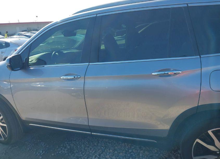 Photo 14 of 2021 Honda Pilot AWD ELITE (VIN 5FNYF6H01MB008009)