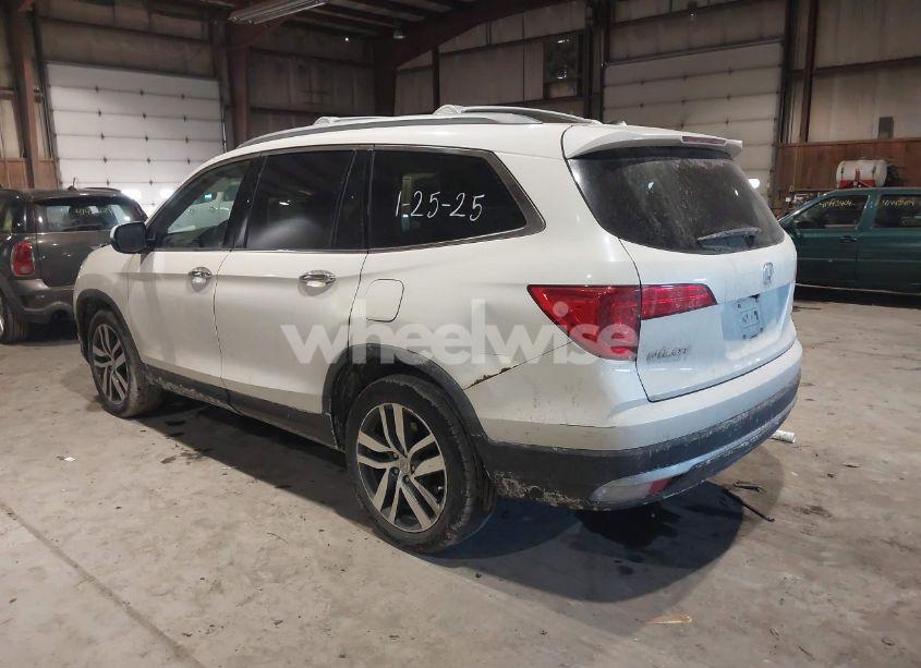 Photo 3 of 2016 Honda Pilot ELITE (VIN 5FNYF6H02GB052864)
