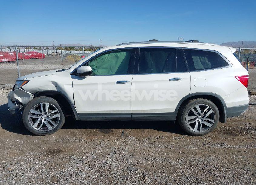 Photo 13 of 2017 Honda Pilot ELITE (VIN 5FNYF6H02HB042160)